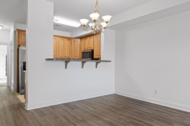 Building Photo - 3-bedroom 2-bathroom townhome now availabl...