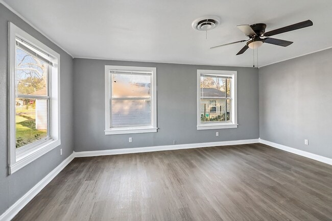 Building Photo - 506 Trinity St