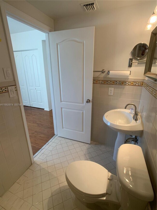 Building Photo - 1853 Jefferson Ave