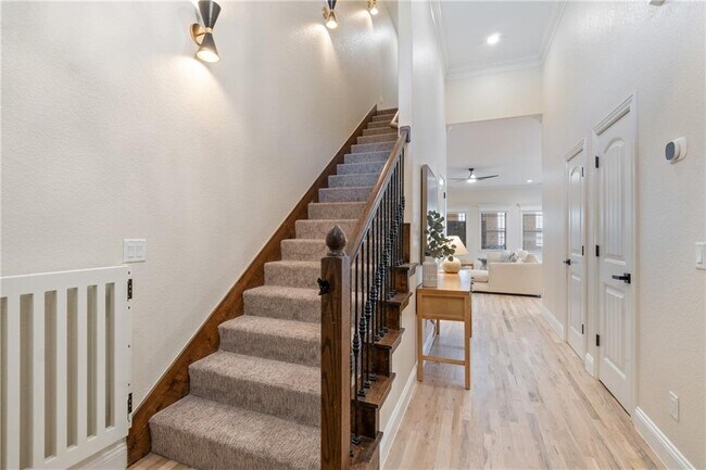 Building Photo - 5702 S 60th Pl