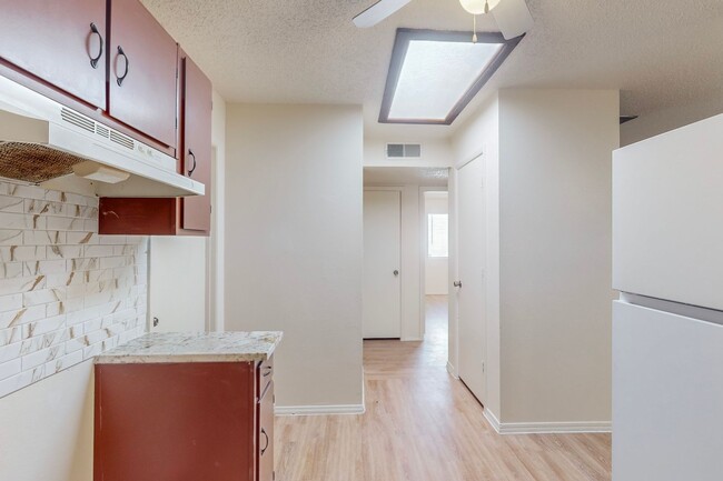 Building Photo - NE 1248/sf 3/BD 2/BA 1/CG