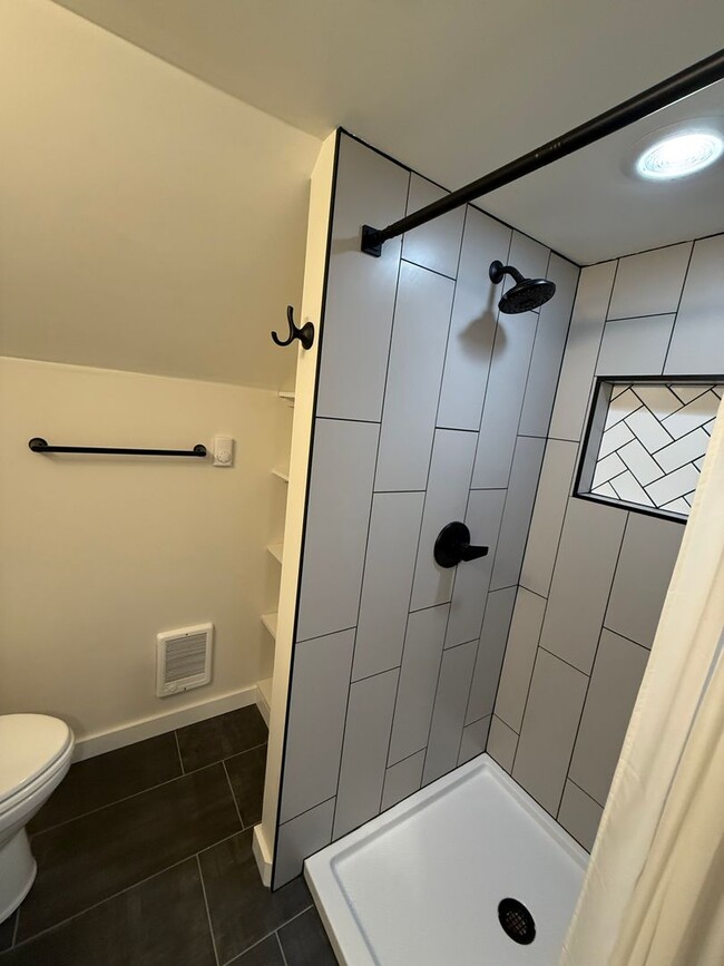 Building Photo - Newly Remodeled 3 Bed/2 Bath in North Bend
