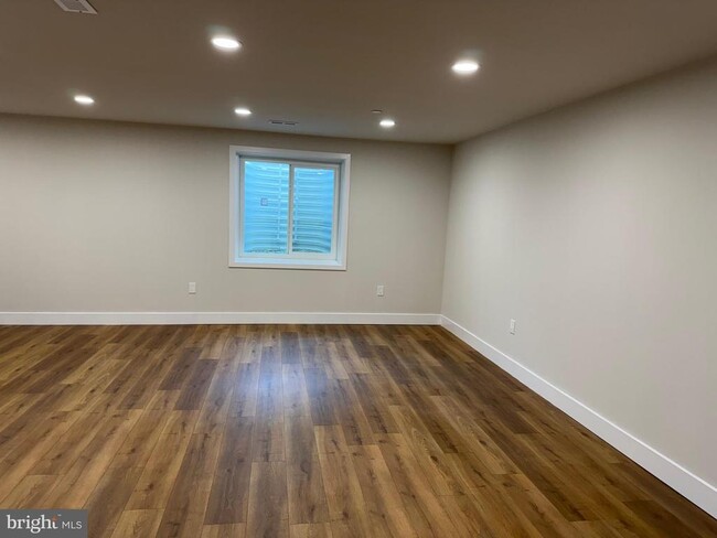 Building Photo - 64 Alroy Rd