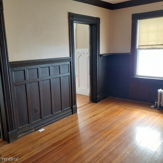 Building Photo - 3 br, 1 bath Apartment - 19-21 Beechwood Ave