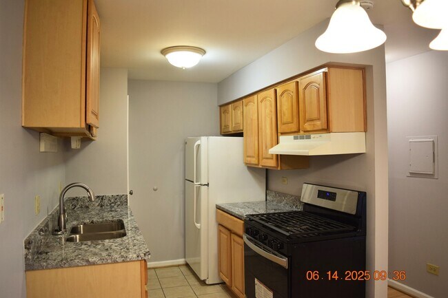 Building Photo - 1180 Meadow Ln