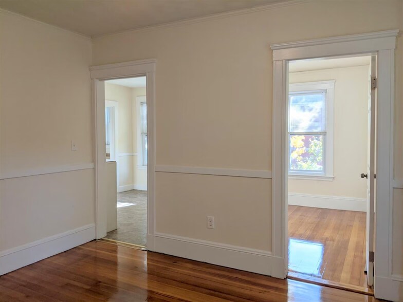 Building Photo - 14 Sanborn Ave