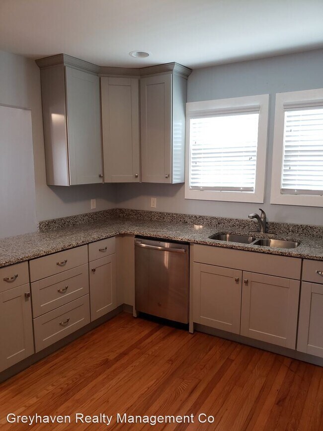 Building Photo - 2 br, 2 bath House - 2513 E 5th Street