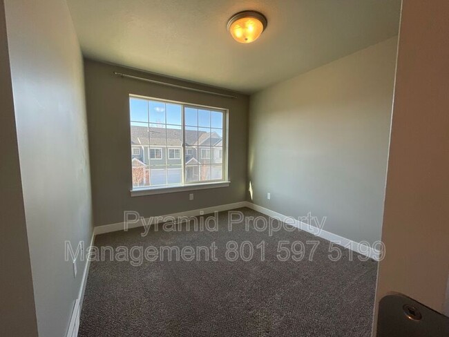 Building Photo - 9257 Ashbourne Dr