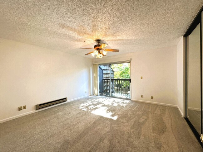 Building Photo - 1358 Parkway Dr