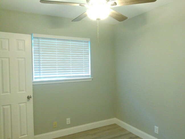 Building Photo - 6422 Beechwood Dr