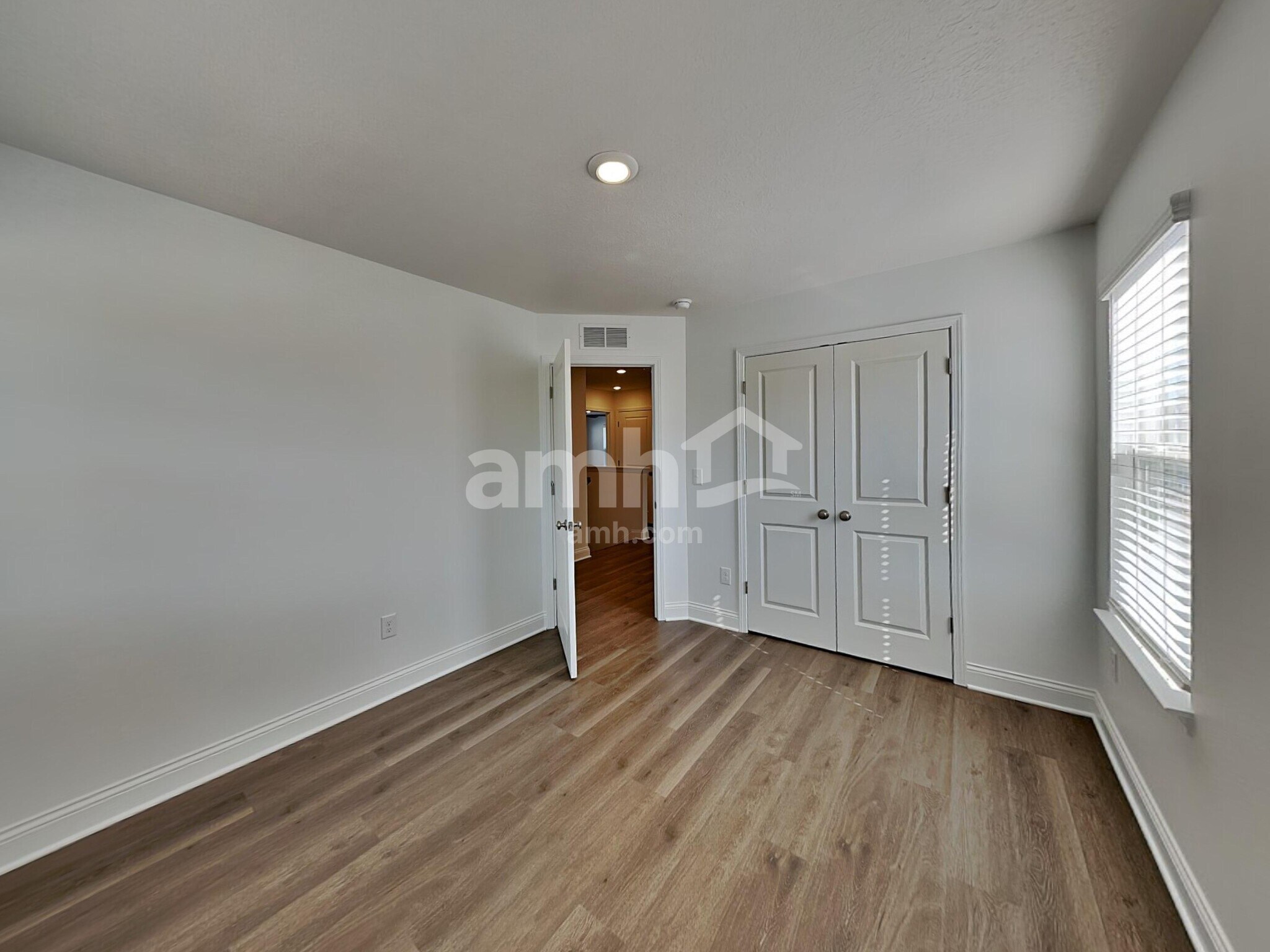 Building Photo - 206 Rustic Barn Ct