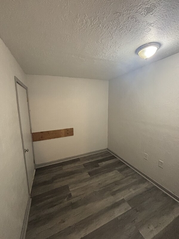 Building Photo - 310 Monroney Dr