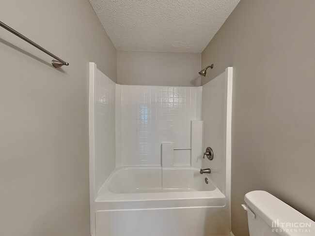 Building Photo - 11335 Fox Hill Dr