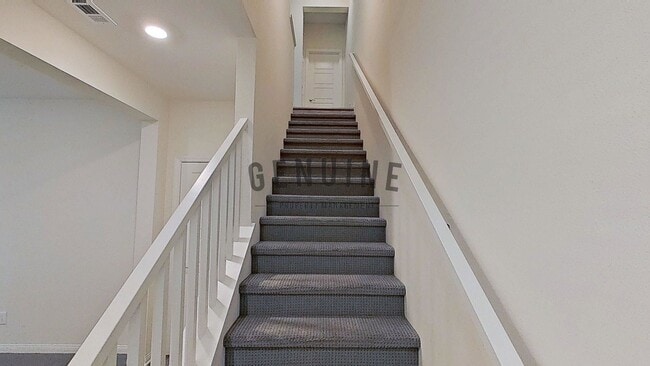 Building Photo - Beautiful Tri-Level 3Bd 2.5Ba Townhome in ...