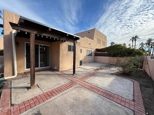 Building Photo - 2490 W Yowell Ct