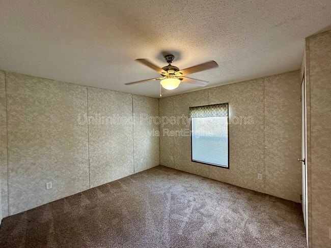 Building Photo - 9465 Sarah Ln NE