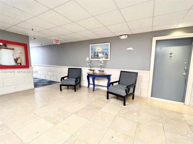 Building Photo - 7545 E Treasure Dr