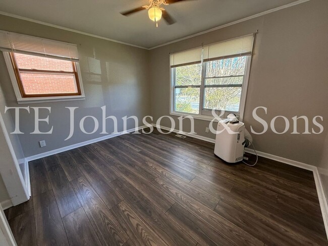 Building Photo - Cozy Greensboro Home with Modern Comforts