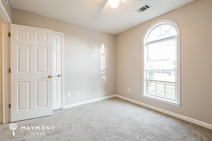 Building Photo - 1045 Meadow Glen Cir