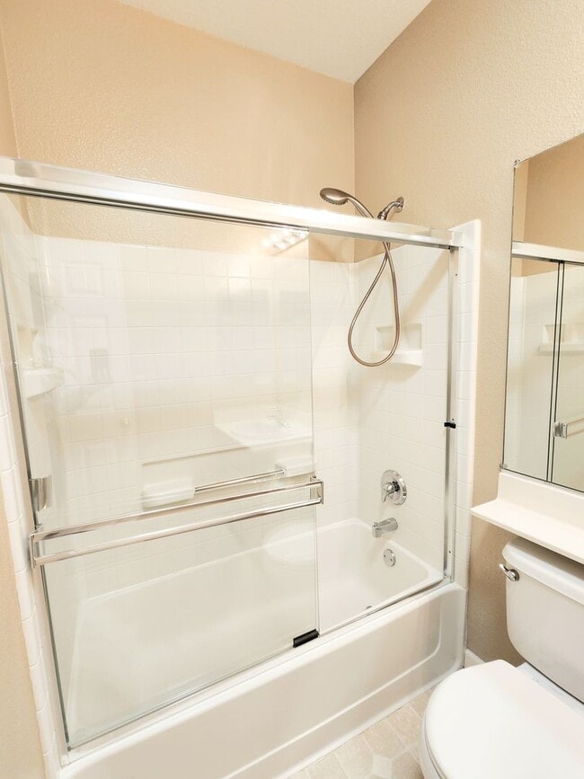 Building Photo - Spacious Townhouse in San Mateo