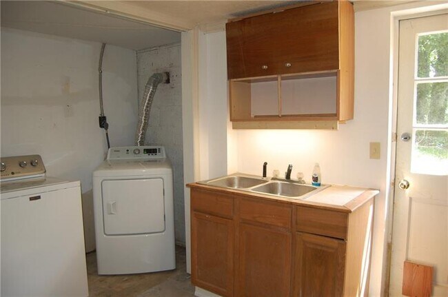 Building Photo - 649 Kenilworth Cir