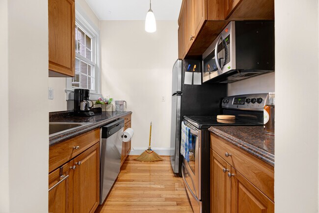 Building Photo - 1125 Maryland Ave NE