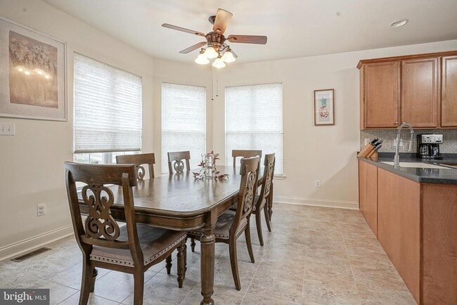 Building Photo - 142 White Cedar Dr