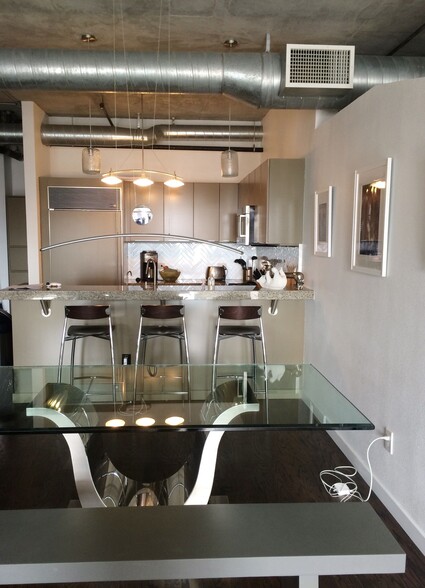 Building Photo - 877 Island Ave