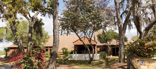 Building Photo - 12215 Meadowbrook Ln