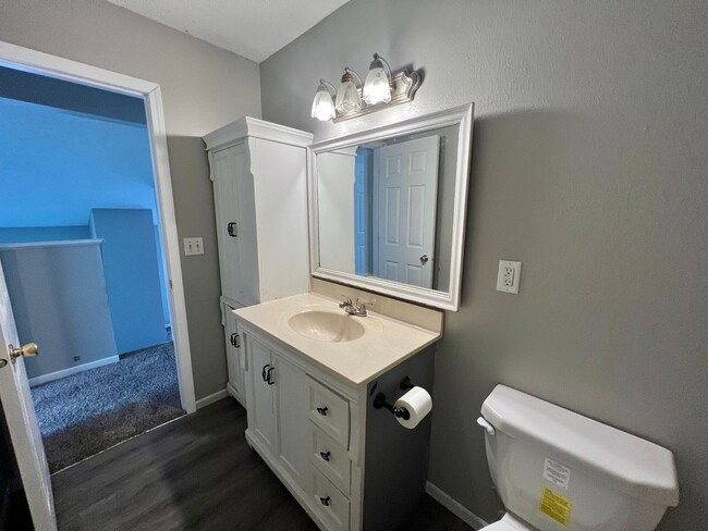 Building Photo - 4 Bedroom Twinhome in West Fargo!!