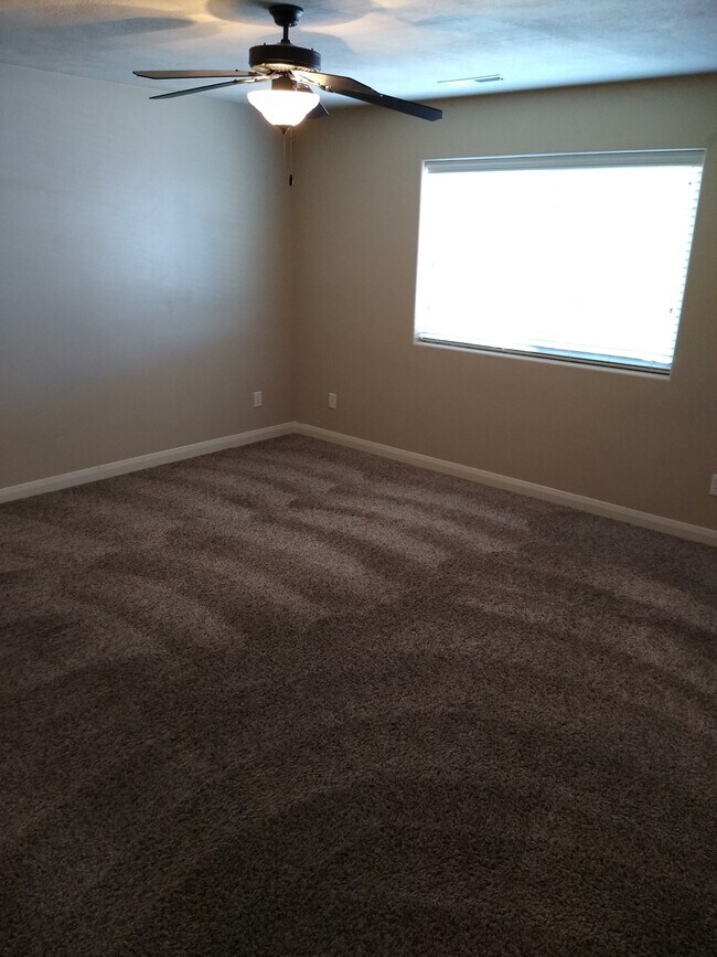 Building Photo - 340 1425 N St