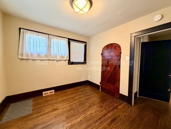 Building Photo - 1818 Kleber St