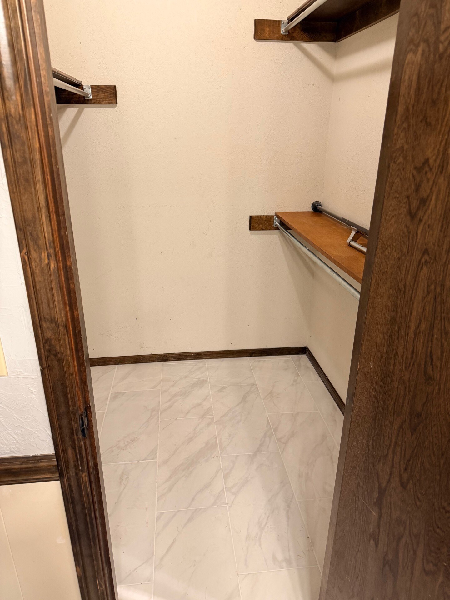 Building Photo - 1820 Windhill Ave