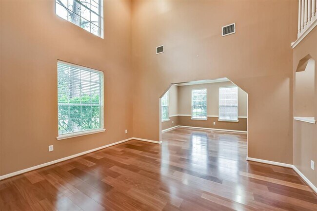 Building Photo - 2427 Shelby Park Dr