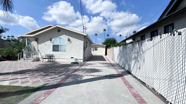 Building Photo - New ADU  gated & back yard