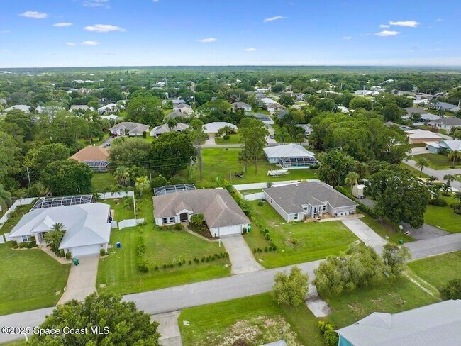 Building Photo - 1026 Blossom Dr