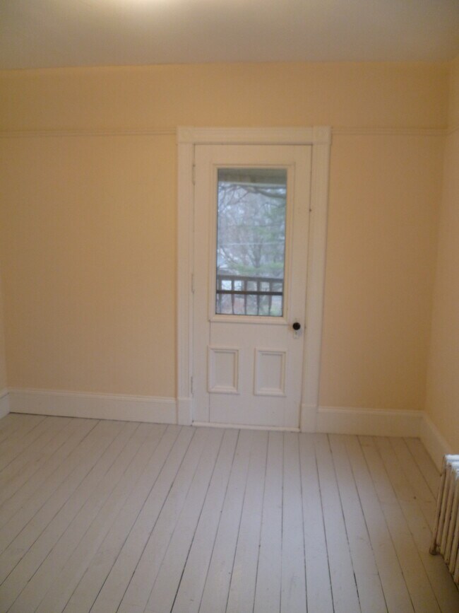 Building Photo - 129 Grandview St