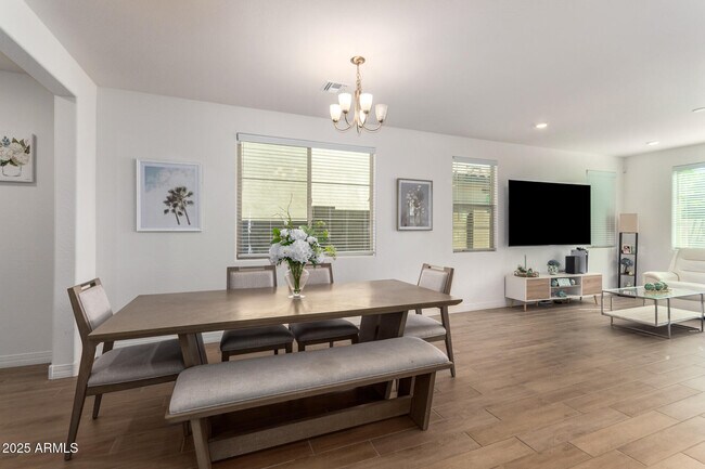 Building Photo - 5747 S Labelle