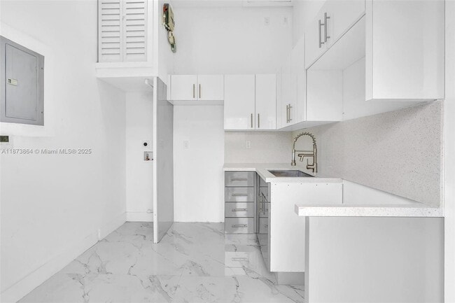 Primary Photo - 5850 NE 3rd Ave