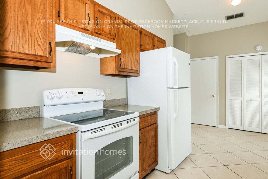 Building Photo - 3862 English Colony Dr N