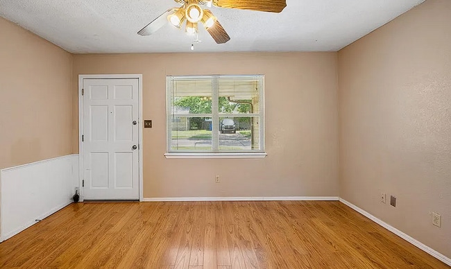 Building Photo - Spacious 3BD, 2BTH Home Right off 12th AVE Minutes from the highway and 5 Minutes from OU Campus!