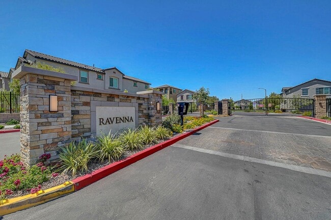 Building Photo - Stunning 3 Bedroom in Skye Canyon Master P...