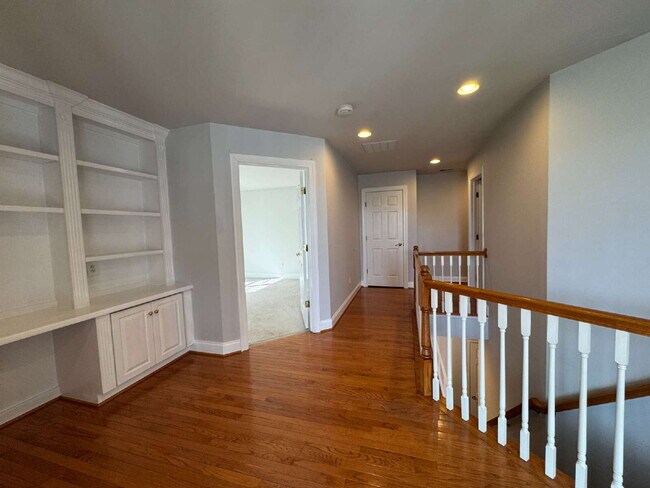 Building Photo - Spacious Elegance in Gated Piedmont!