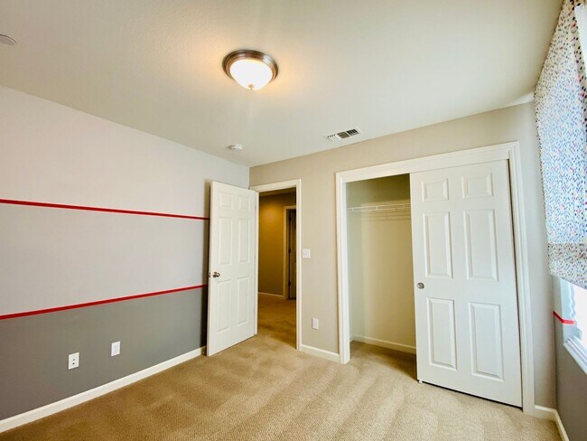 Building Photo - $2,395 Ashlan & Leonard, Beautiful 3 Bedroom - Buckingham Ave, Clovis