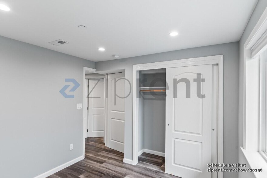 Building Photo - Unit A