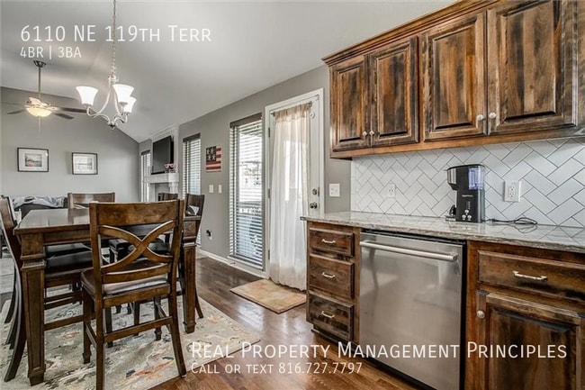 Building Photo - 6110 NE 119th Terrace