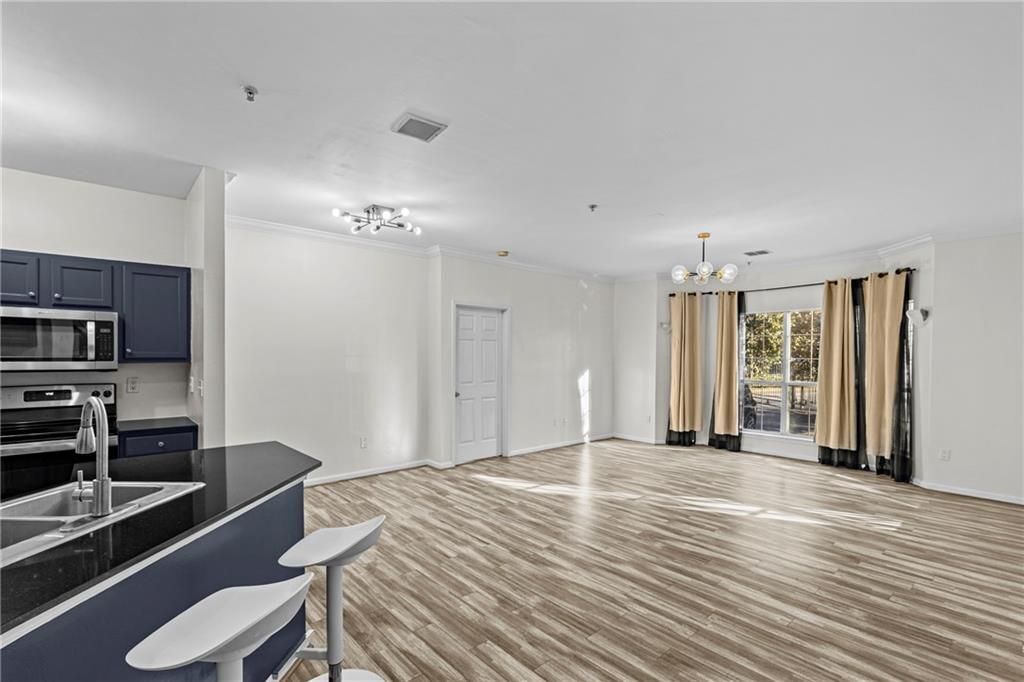 Building Photo - 5641 Roswell Rd