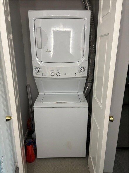 Building Photo - 119 Willow Ct