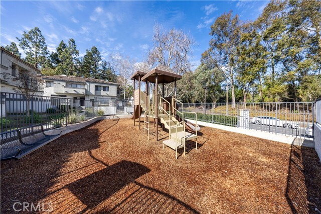 Building Photo - 17 Blackbird Ln