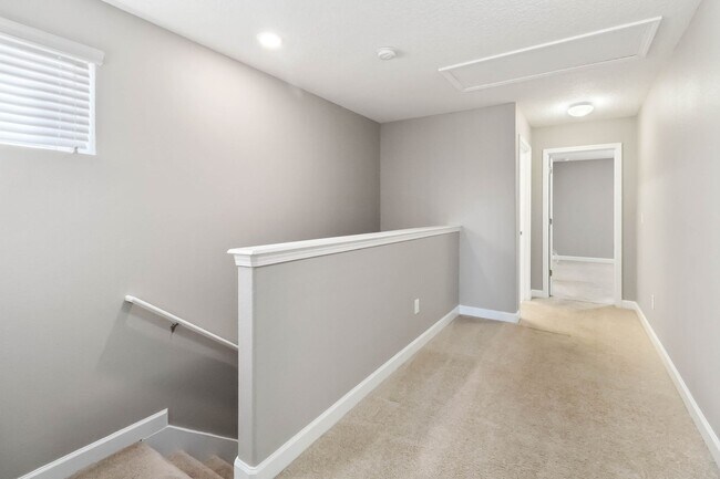 Building Photo - 3/2.5 Beautiful Energy Efficient Home in H...